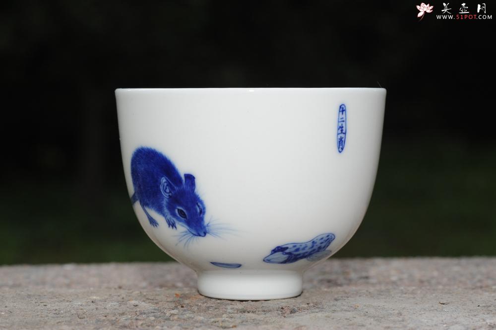 紫砂壶图片：生肖鼠 景德镇全手工手绘青花主人杯 - 紫砂壶之家紫砂壶网
