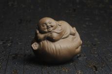 紫砂壶图片：美宠特惠 精工老青段如意人生茶宠摆件 神态细腻 长9cm宽7cm高7cm - 紫砂壶之家