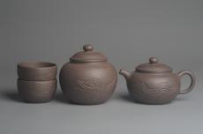 紫砂壶图片：美壶特惠 优质青灰段泥精致行云流水套组 一壶（180cc）二杯一醒茶罐（280cc） - 紫砂壶之家