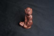 紫砂壶图片：美宠特惠 实力派工艺员姚老师 预计明年升助工 超精品老紫泥紫砂美猴灵猴茶宠 高11cm  肌理丰富生 - 紫砂壶之家