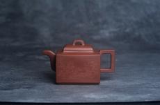 紫砂壶图片：全手工优质底槽清精致亚明四方壶 装饰清供图 特文气 - 紫砂壶之家