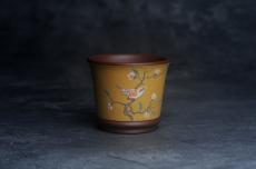 紫砂壶图片：美美杯特惠 精致花鸟紫砂杯 紫泥粉黄金段泥主人杯 茶杯 特文气 - 紫砂壶之家