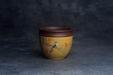 紫砂壶图片：美美杯特惠 精致花鸟紫砂杯 紫泥粉黄金段泥主人杯 茶杯 特文气 - 紫砂壶之家