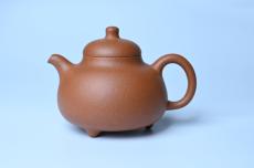 紫砂壶图片：美壶特惠 优质红降坡泥乳鼎壶 茶人醉爱 - 紫砂壶之家