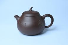 紫砂壶图片：毛国强入室弟子黄云初 特好老紫泥涤心茄段 名家何水法书法 刘世涛伯陶刻 - 紫砂壶之家