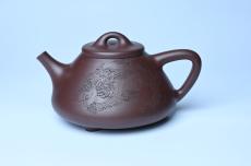 紫砂壶图片：特油润底曹青 全手工子冶石瓢 助工装饰菩萨坐骑瑞兽 - 紫砂壶之家