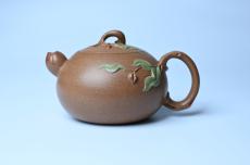 紫砂壶图片：美壶特惠 潜力股董静老师精品老段泥双色寿桃壶 茶人醉爱 - 紫砂壶之家