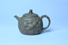 紫砂壶图片：美壶特惠 特好老青段泥云松供春壶 茶人醉爱 - 紫砂壶之家