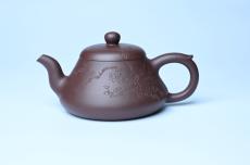 紫砂壶图片：潜力股周小培老师 全手工底槽青缘德壶 装饰通转梅花特文气 期待与您结缘 - 紫砂壶之家