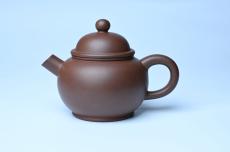 紫砂壶图片：美壶特惠 精致黑星红拼紫泥（家藏限量）大炮巨轮壶 球孔出水爽利 茶人醉爱 - 紫砂壶之家