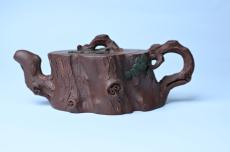紫砂壶图片：实力派国工奚亮 全手工双色松桩壶 此壶灵动刻画描绘松桩之形 - 紫砂壶之家