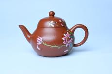 紫砂壶图片：美壶特惠 优质朱泥梨形壶 蝶恋花 茶人醉爱 - 紫砂壶之家