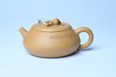 紫砂壶图片：美壶特惠 特好黄龙山段泥香桃壶 桃和叶特灵动 仿生佳作 - 紫砂壶之家