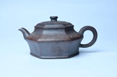 紫砂壶图片：美壶特惠 柴烧六方虚扁紫砂壶 茶人醉爱 - 紫砂壶之家