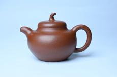 紫砂壶图片：潜力股周小培老师 油润降坡泥全手工茄瓜壶 - 紫砂壶之家