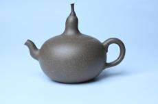 紫砂壶图片：美壶特惠 精致青段大肚茄子壶 茶人醉爱 - 紫砂壶之家