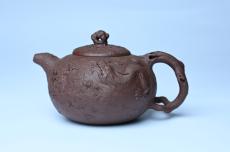 紫砂壶图片：潜力股赵老师实力演绎全手工龙供春壶 肌理细腻逼真 - 紫砂壶之家