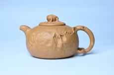 紫砂壶图片：潜力股赵老师实力演绎全手工老黄段泥金蟾供春壶 金蟾灵动 不失为一把好壶 - 紫砂壶之家