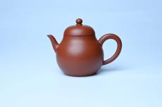紫砂壶图片：美壶特惠 油润大红袍朱泥 手中无梨式 何以言茗事 小品高梨形 - 紫砂壶之家