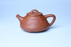 紫砂壶图片：实力派国工周斌（周镔）特好红降坡泥全手工子冶石瓢 张听钢装饰山水 - 紫砂壶之家